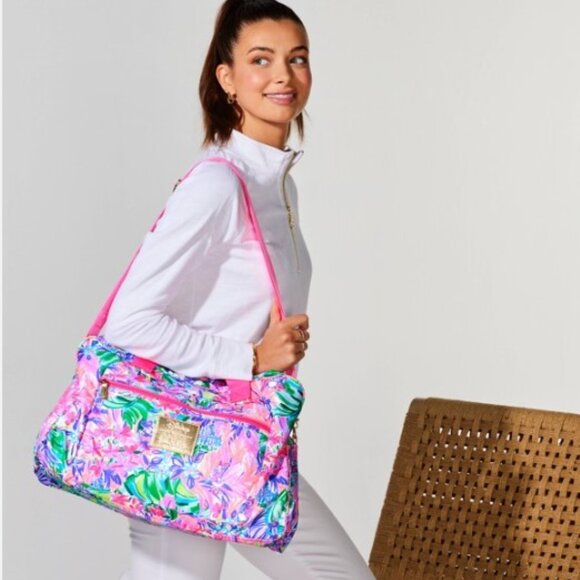 Lilly Pulitzer Minnie Mouse and Daisy Duck Weekender Bag – Disney Parks - Picture 4 of 9